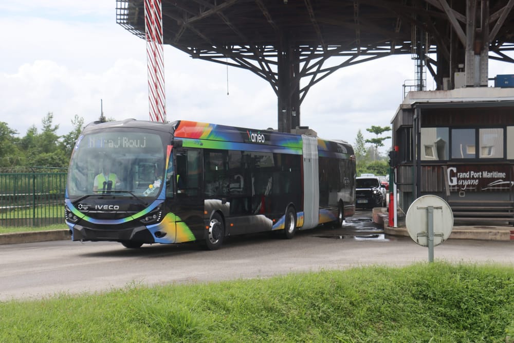 Transports : Yanéo, premier bus à haut niveau de service de Guyane, entre en service à Cayenne pour un coût global de 182 millions d'euros