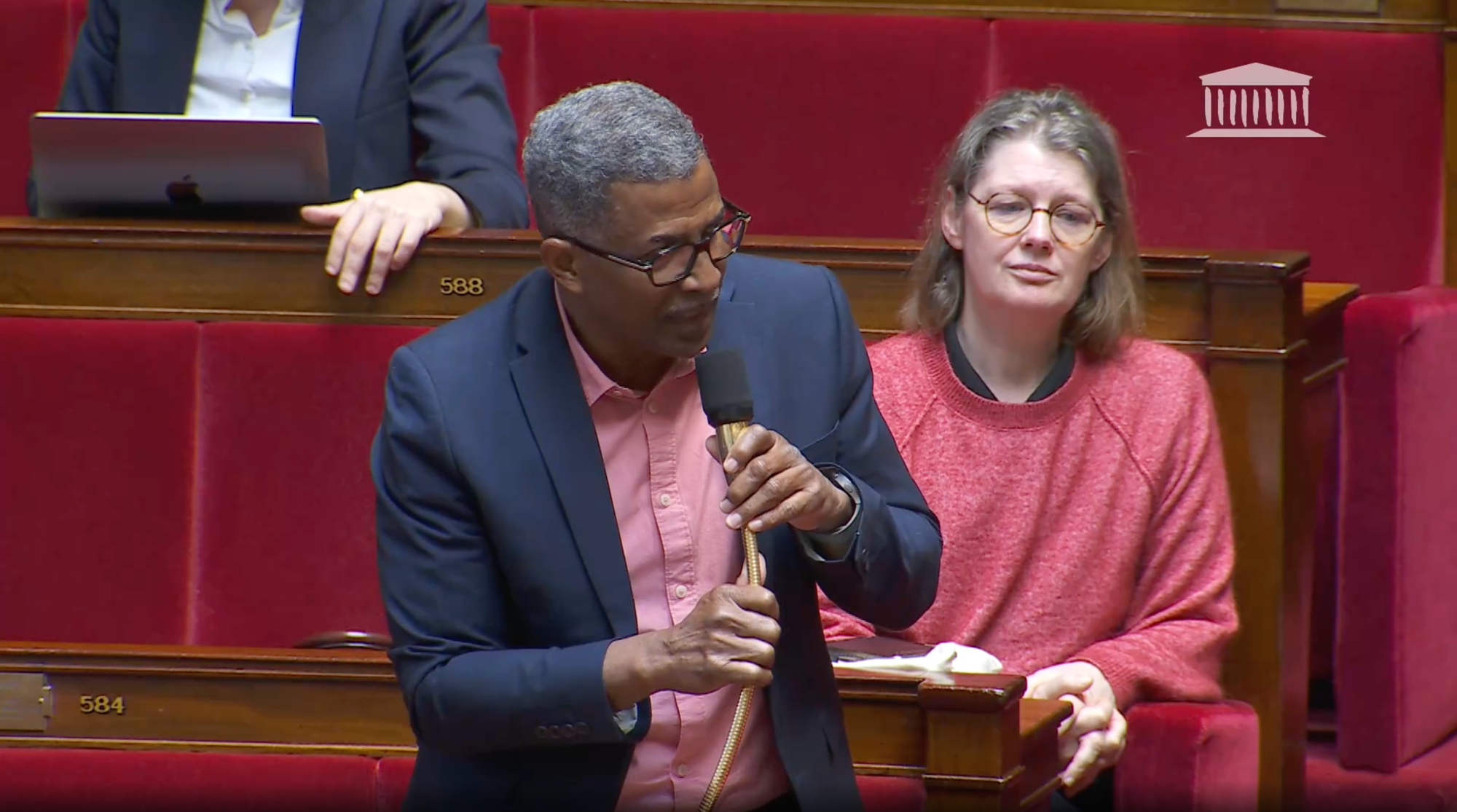 « Les cartels nous appellent caresses guyanaises » : le coup de gueule du député Castor à l'Assemblée