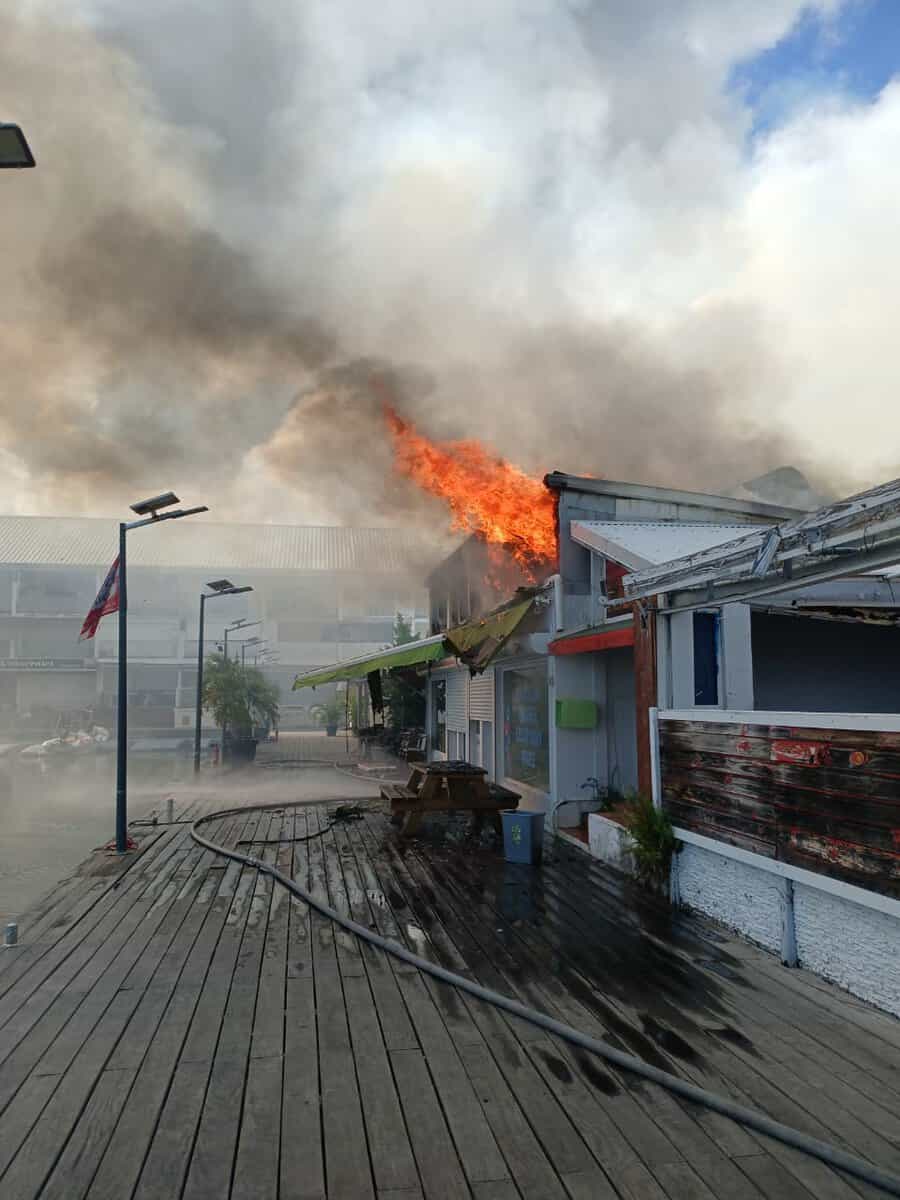 Incendie sur la Marina royale : la COM saisit le tribunal administratif
