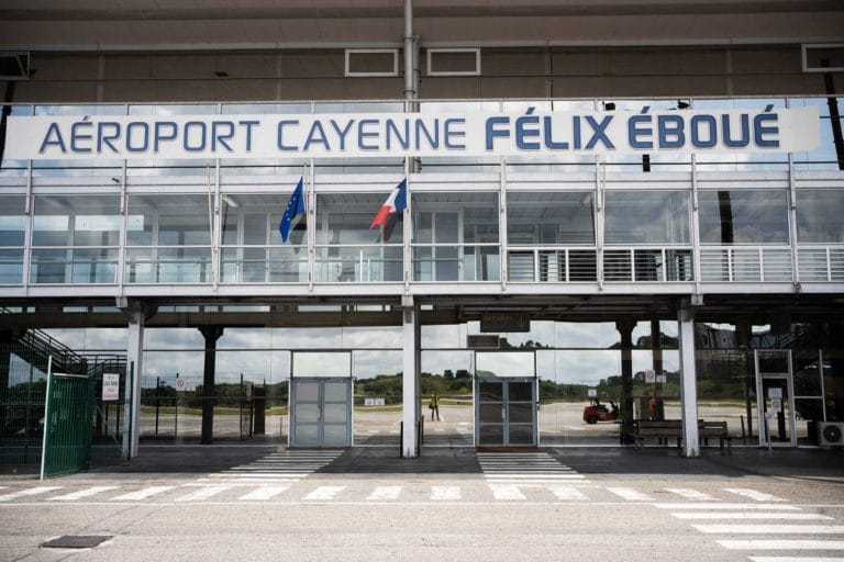 Trafic de cocaïne à l'aéroport de Cayenne : un policier et deux réservistes présentés au juge, l'enquête OFAST cible une complicité interne sur trois ans
