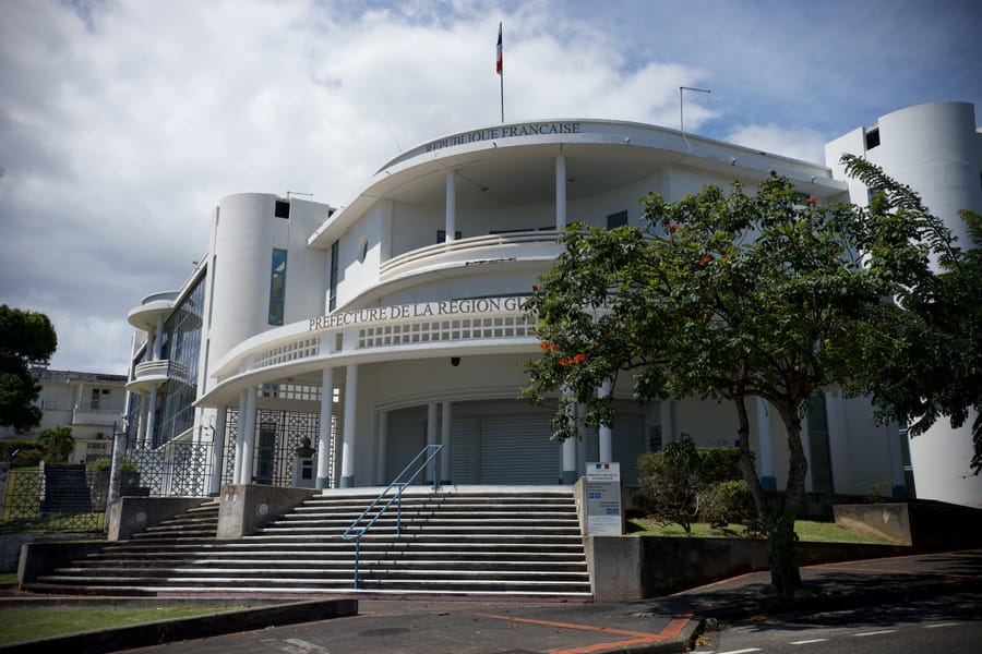 Devimeux serre la vis sur les établissements festifs à risque : Bahia Expérience interdit, Punto Latino fermé six mois