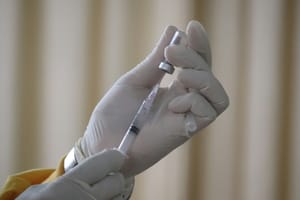 Vaccination aux Antilles : les femmes enceintes progressent, les seniors décrochent