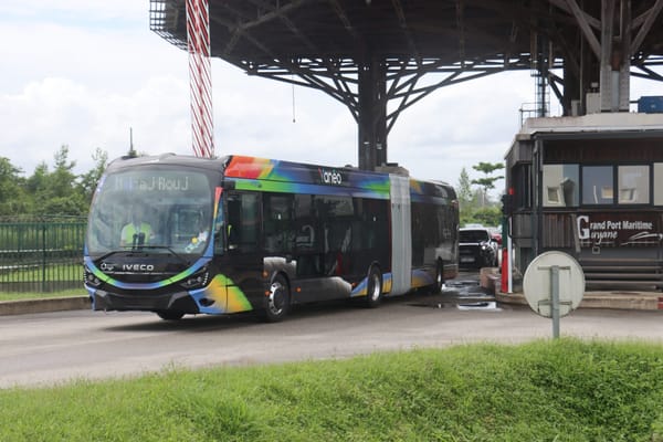 Transports : Yanéo, premier bus à haut niveau de service de Guyane, entre en service à Cayenne pour un coût global de 182 millions d'euros
